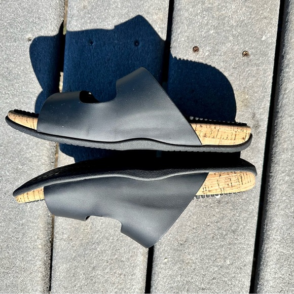 Revs Reflexology Shiel Sandal Size 41 in Black with unique brass buckle. - Picture 3 of 5